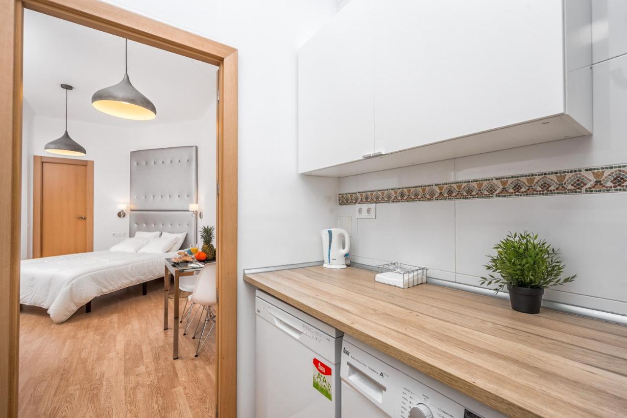 Apartamentos Bolsa Larios Малага Экстерьер фото