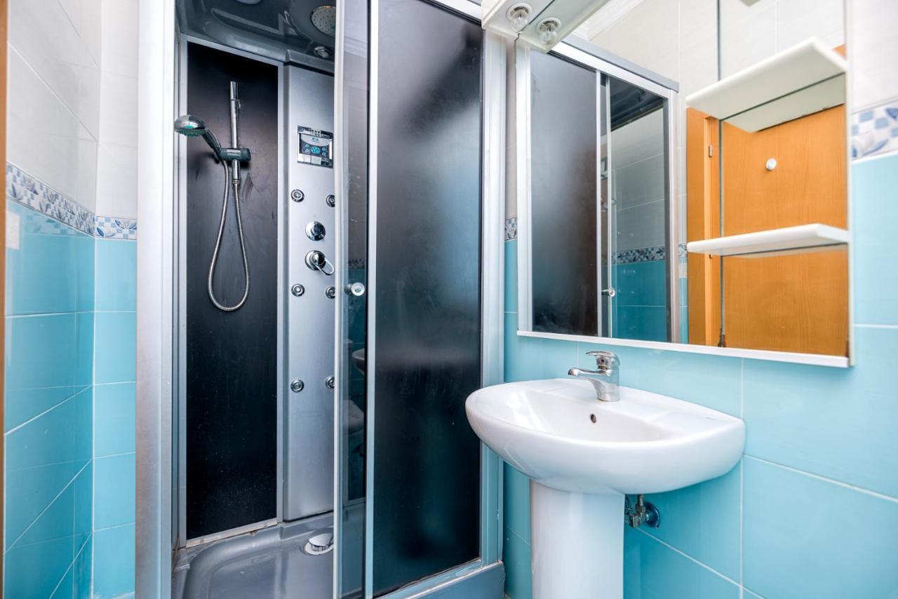 Apartamentos Bolsa Larios Малага Экстерьер фото