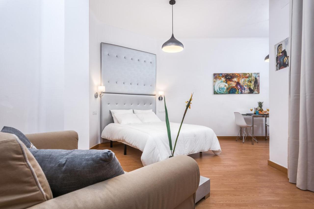 Apartamentos Bolsa Larios Малага Экстерьер фото