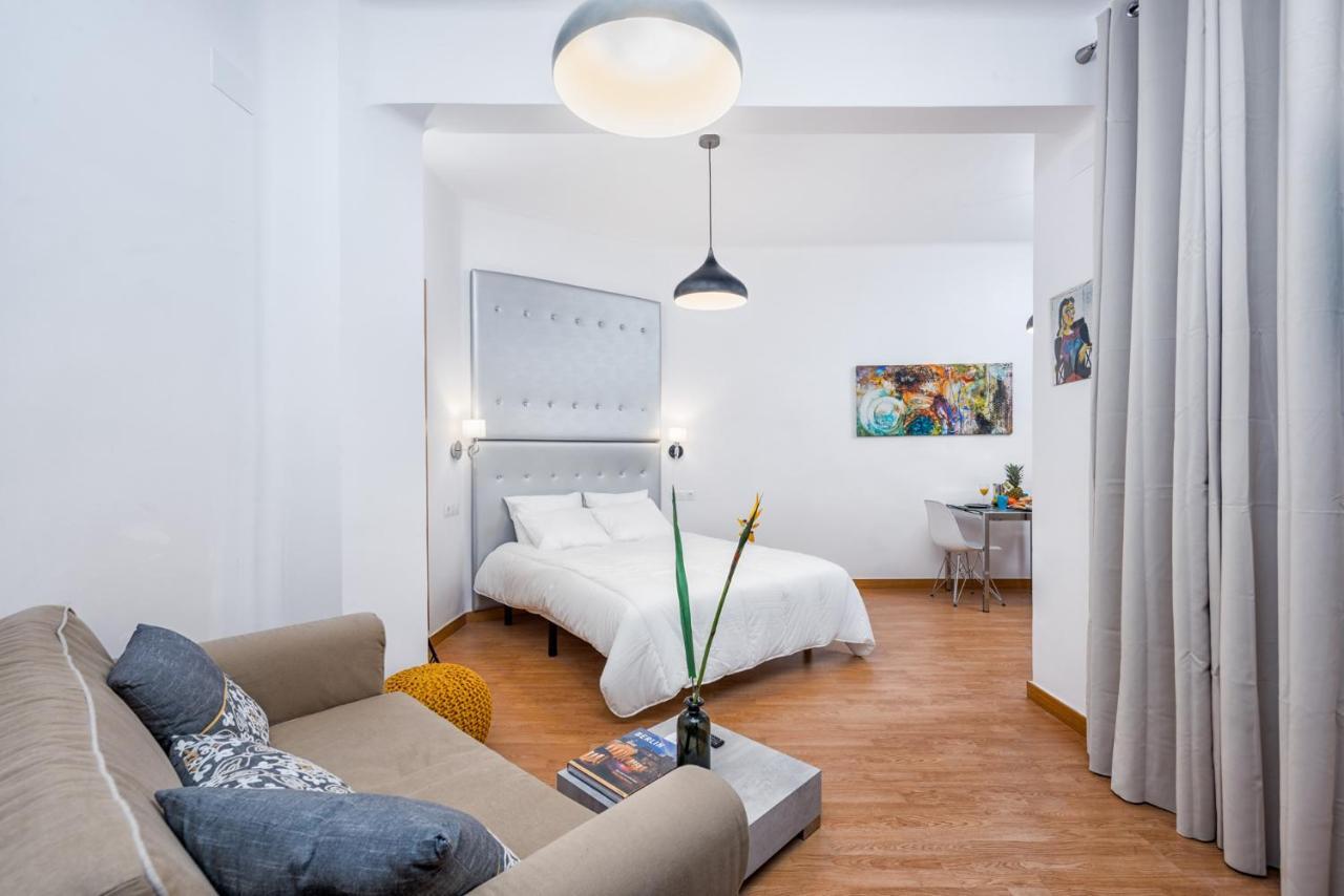 Apartamentos Bolsa Larios Малага Экстерьер фото